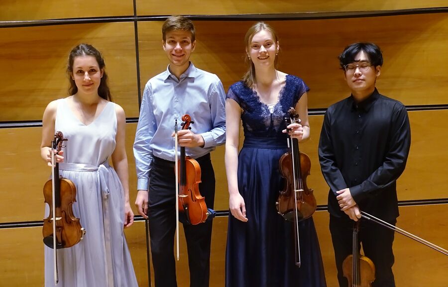 Die Solistinnen und Solisten Johanna Röhrig, Franceco della Volta, Abbie McDonagh und Iseon Kim