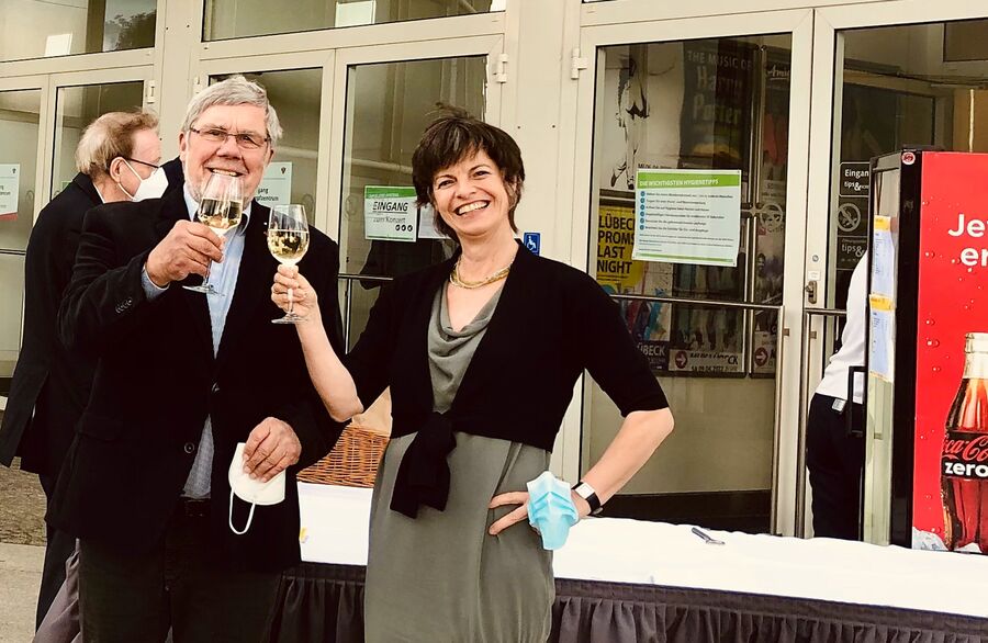 Ilona Jarabek (Geschäftsführererin MuK Lübeck) und Peter Wilckens (music@cetera)